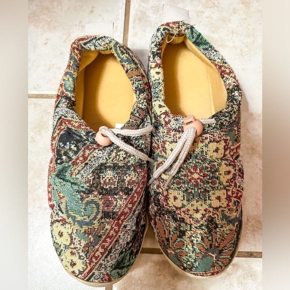 Urban Outfitters‎ Jacquard Tapestry Slipper Shoe Size Large - Picture 2 of 3